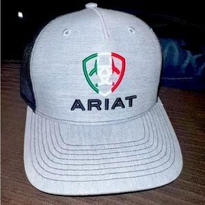 I am selling a brand new ariat hat never worn
